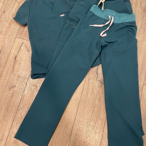 Figs Scrubs sets! 16 sets in total. - Picture 5 of 16